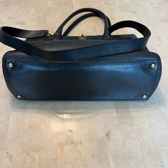 CHANEL Executive Cerf Black Tote - Picture 3 of 8